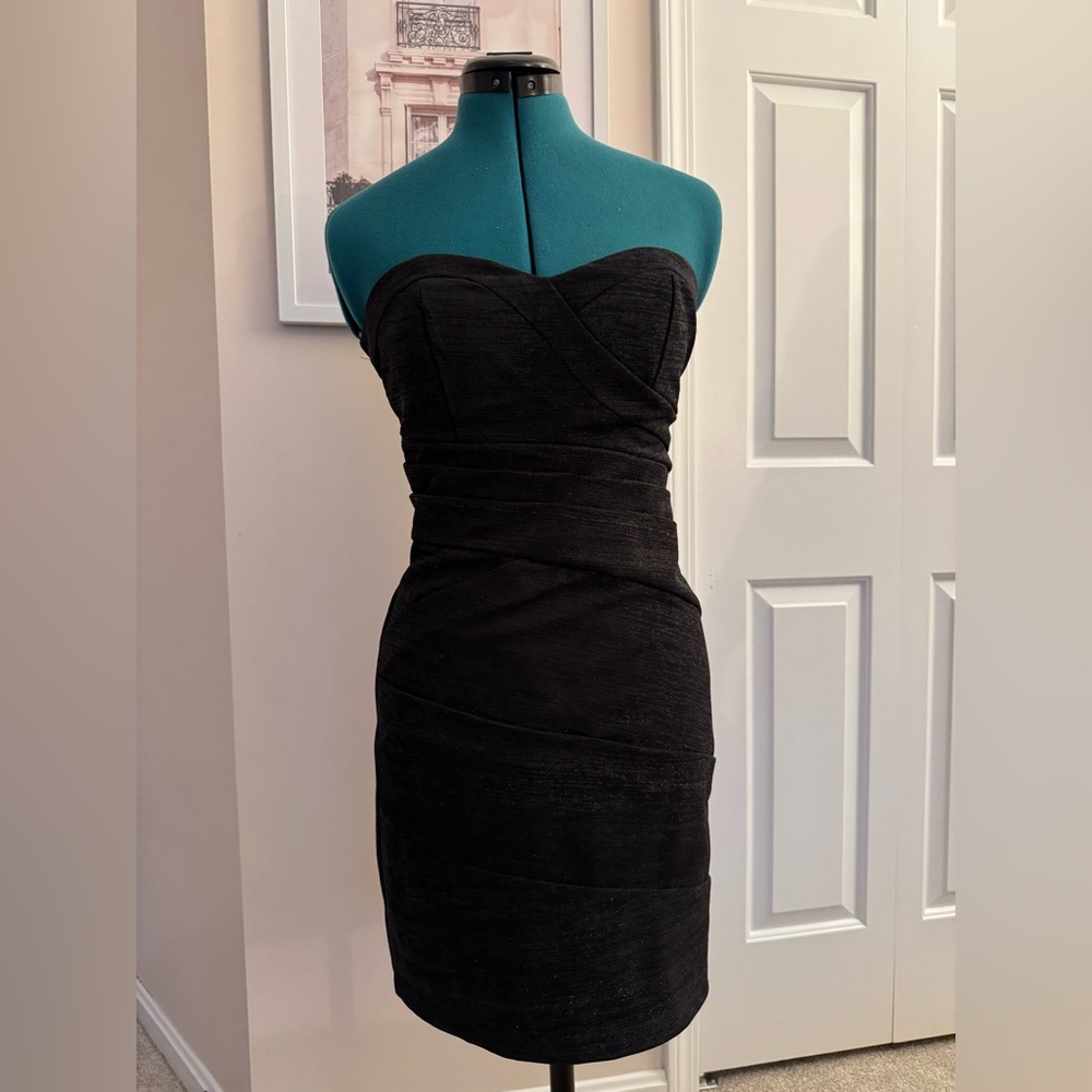 Windsor Chic Black Strapless Dress